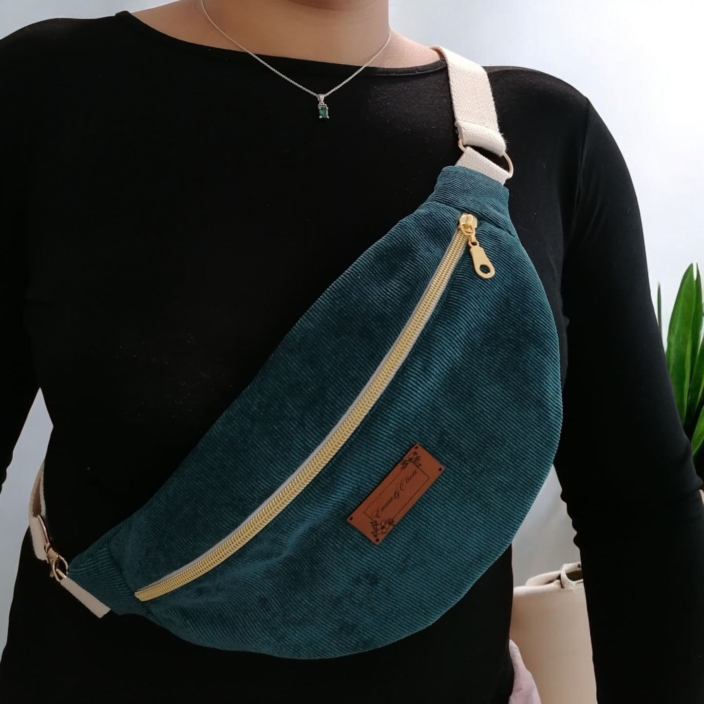 Sac banane velours côtelé vert