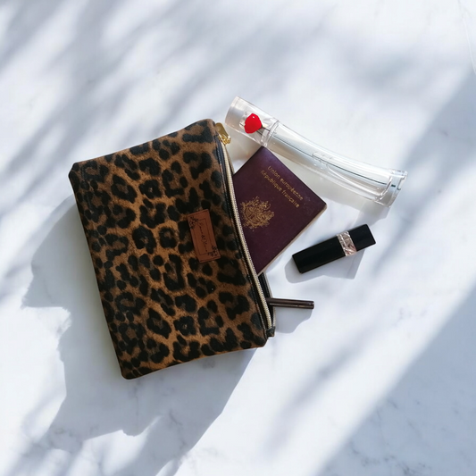 Pochette motif léopard foncé